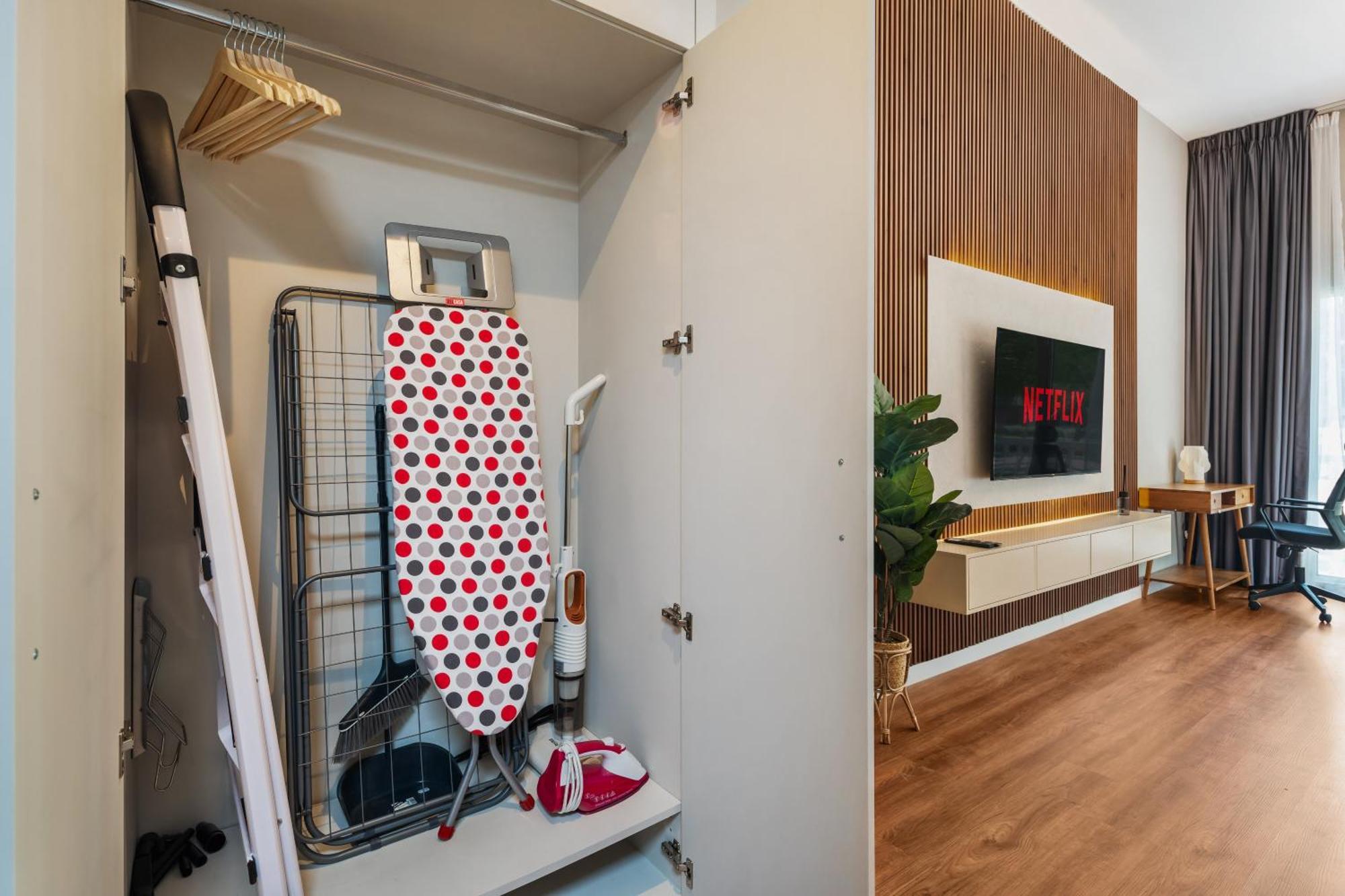 Apartment Opulence In Discovery Gardens